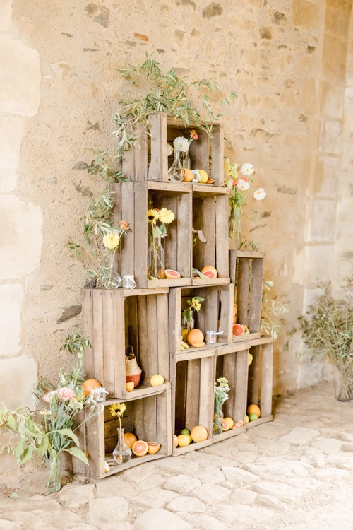 plante d'intérieur composition florale planche étagère gris